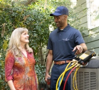 Grande Aire technician replacing an AC unit
